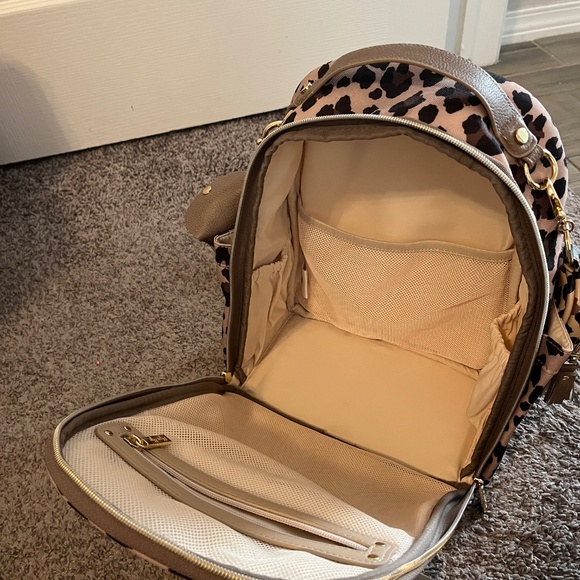 Itzy ritzy mini leopard diaper bag with pacifier holder, hand sanitizer holder - Picture 5 of 10